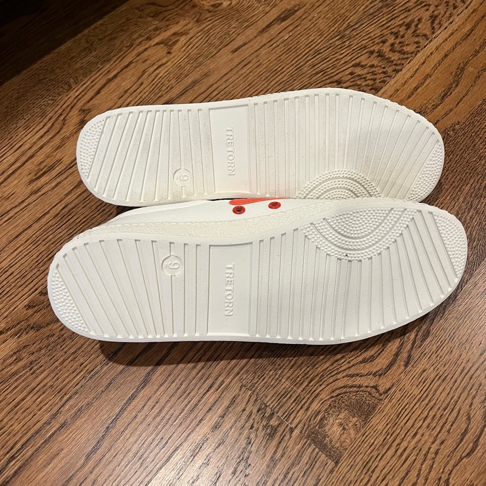 Tretorn White and Red Sneakers 9 - Picture 3 of 6